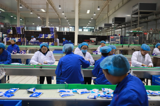 黨員帶頭赴一線 助力春節(jié)保生產(chǎn)—花花牛別樣“生產(chǎn)突擊隊(duì)”助力車間生產(chǎn) 黨員帶頭赴一線 助力春節(jié)保生產(chǎn)—花花牛別樣“生產(chǎn)突擊隊(duì)”助力車間生產(chǎn)