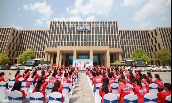 做白色的牛奶,創(chuàng)紅色的企業(yè),花花牛乳業(yè)集團(tuán)青春歌會(huì)慶祝建黨100周年 做白色的牛奶,創(chuàng)紅色的企業(yè),花花牛乳業(yè)集團(tuán)青春歌會(huì)慶祝建黨100周年
