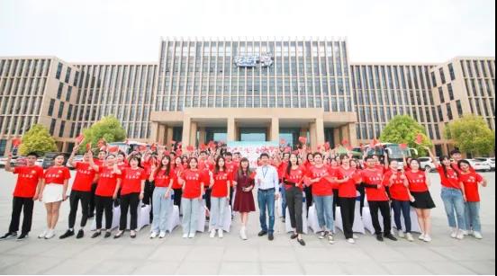 做白色的牛奶,創(chuàng)紅色的企業(yè),花花牛乳業(yè)集團(tuán)青春歌會(huì)慶祝建黨100周年 做白色的牛奶,創(chuàng)紅色的企業(yè),花花牛乳業(yè)集團(tuán)青春歌會(huì)慶祝建黨100周年