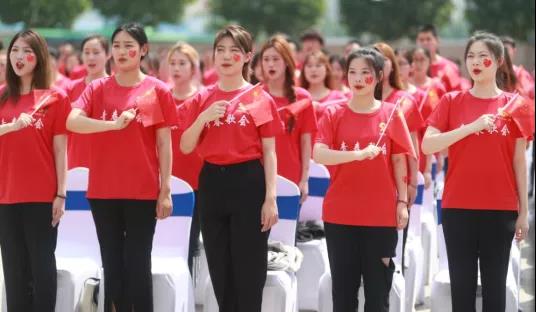 做白色的牛奶,創(chuàng)紅色的企業(yè),花花牛乳業(yè)集團(tuán)青春歌會(huì)慶祝建黨100周年 做白色的牛奶,創(chuàng)紅色的企業(yè),花花牛乳業(yè)集團(tuán)青春歌會(huì)慶祝建黨100周年