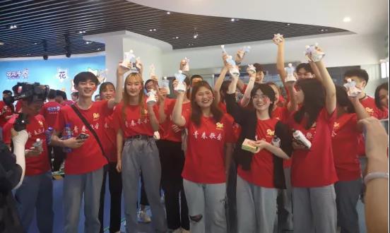 做白色的牛奶,創(chuàng)紅色的企業(yè),花花牛乳業(yè)集團(tuán)青春歌會(huì)慶祝建黨100周年 做白色的牛奶,創(chuàng)紅色的企業(yè),花花牛乳業(yè)集團(tuán)青春歌會(huì)慶祝建黨100周年