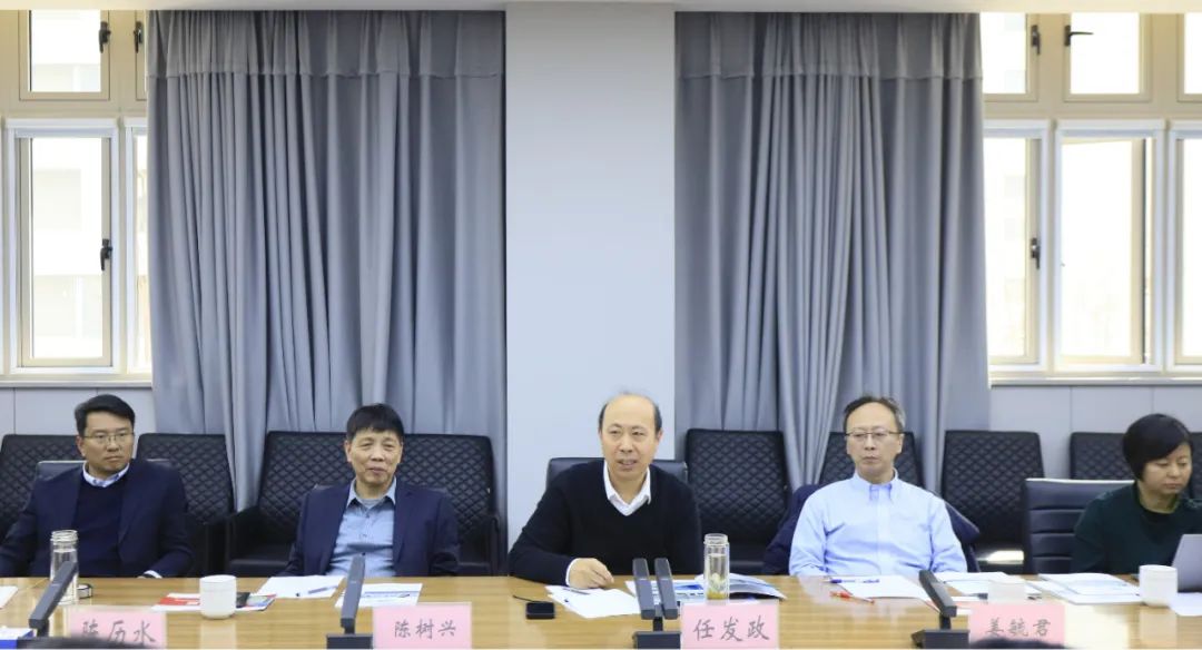 花花牛乳業(yè)集團(tuán)黨委書記、董事長(zhǎng)唐洪峰一行赴中原食品實(shí)驗(yàn)室同中國(guó)工程院院士、中原食品實(shí)驗(yàn)室主任任發(fā)政座談交流 花花牛乳業(yè)集團(tuán)黨委書記、董事長(zhǎng)唐洪峰一行赴中原食品實(shí)驗(yàn)室同中國(guó)工程院院士、中原食品實(shí)驗(yàn)室主任任發(fā)政座談交流