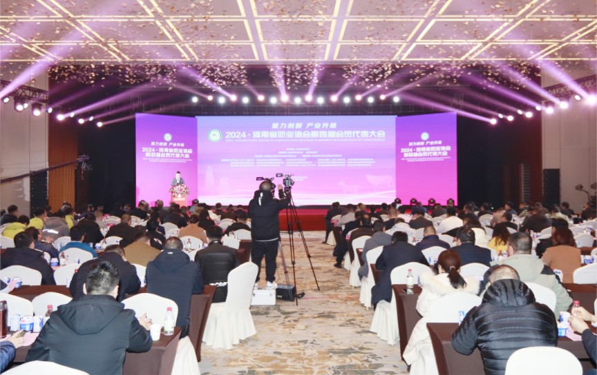 河南奶業發展啟航新征程——花花牛乳業集團黨委書記、董事長唐洪峰當選河南省奶業協會會長 河南奶業發展啟航新征程——花花牛乳業集團黨委書記、董事長唐洪峰當選河南省奶業協會會長