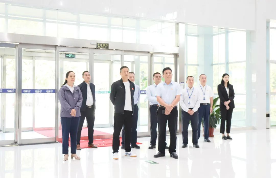 快樂過“雙節(jié)”，安全不放假｜河南農(nóng)投集團(tuán)黨委書記、董事長李曉寰一行蒞臨花花牛乳業(yè)集團(tuán)開展“雙節(jié)”安全生產(chǎn)大檢查活動(dòng)并慰問一線職工、