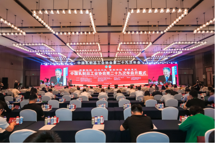參觀拓思路 交流促發(fā)展 | 集團領(lǐng)導(dǎo)參加中乳協(xié)第二十九次年會暨中國(國際)乳業(yè)技術(shù)博覽會并到江西陽光乳業(yè)參觀座談 參觀拓思路 交流促發(fā)展 | 集團領(lǐng)導(dǎo)參加中乳協(xié)第二十九次年會暨中國(國際)乳業(yè)技術(shù)博覽會并到江西陽光乳業(yè)參觀座談