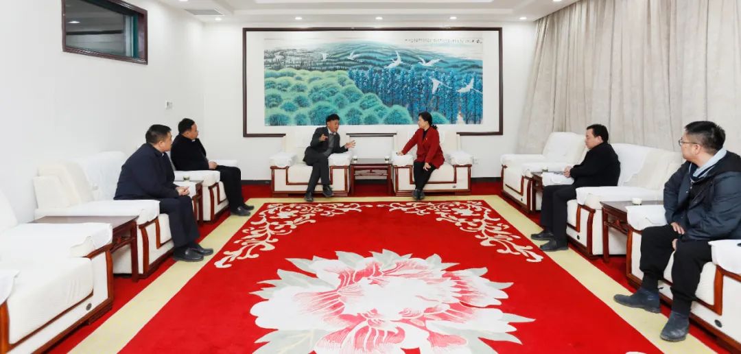 發(fā)揮產(chǎn)業(yè)優(yōu)勢 助力鄉(xiāng)村振興 | 民權縣委副書記、縣長王靜嫻會見關曉彥董事長一行