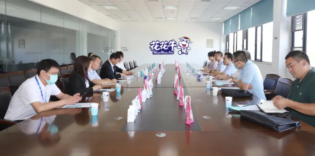 快訊 | 鄭州創(chuàng)建國(guó)家食品安全示范城市暨2022食安鄭州生產(chǎn)企業(yè)開(kāi)放日·探秘花花牛透明工廠(chǎng)活動(dòng)舉行 快訊 | 鄭州創(chuàng)建國(guó)家食品安全示范城市暨2022食安鄭州生產(chǎn)企業(yè)開(kāi)放日·探秘花花牛透明工廠(chǎng)活動(dòng)舉行