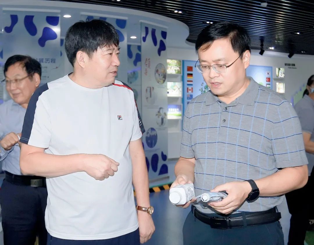 快訊|社旗縣人民政府縣長關文波一行蒞臨花花牛乳業集團參觀考察 快訊|社旗縣人民政府縣長關文波一行蒞臨花花牛乳業集團參觀考察