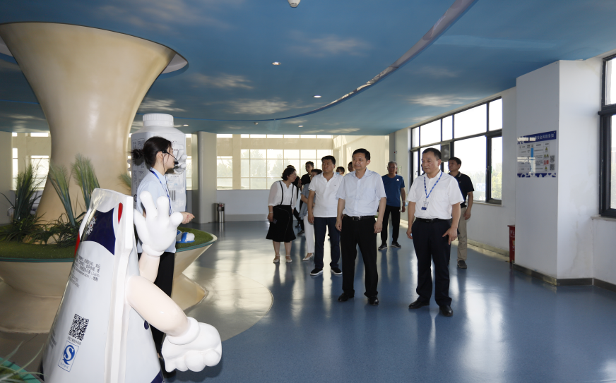 快訊|鄭州市二七區(qū)委副書(shū)記、區(qū)長(zhǎng)虎榮鑫蒞臨河南花花牛乳業(yè)集團(tuán)調(diào)研 快訊|鄭州市二七區(qū)委副書(shū)記、區(qū)長(zhǎng)虎榮鑫蒞臨河南花花牛乳業(yè)集團(tuán)調(diào)研