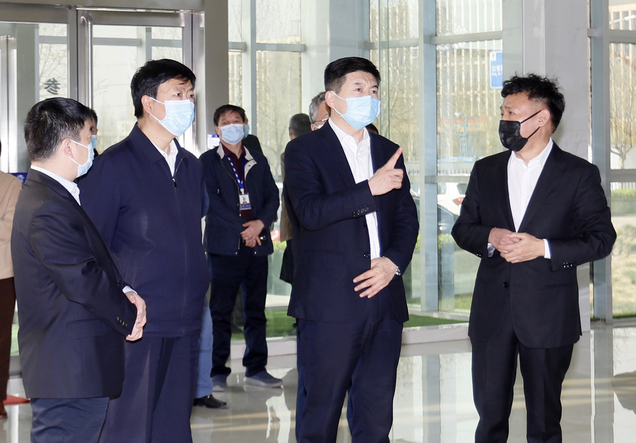 河南省委常委、副省長(zhǎng)費(fèi)東斌蒞臨 花花牛乳業(yè)集團(tuán)調(diào)研 河南省委常委、副省長(zhǎng)費(fèi)東斌蒞臨 花花牛乳業(yè)集團(tuán)調(diào)研