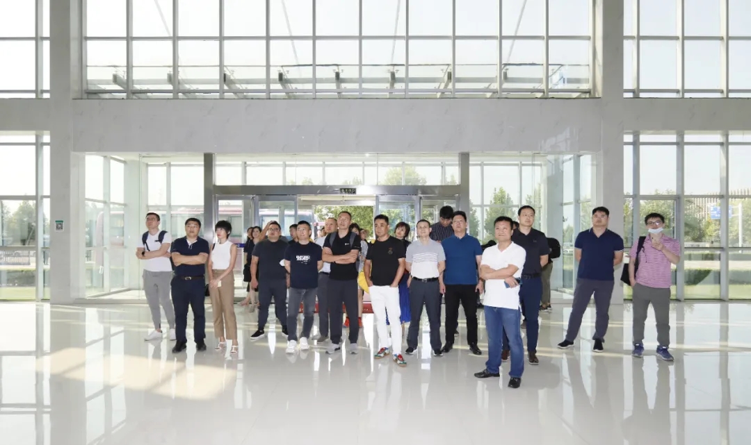 快訊 | 長江商學(xué)院智能制造學(xué)會走進(jìn)花花牛乳業(yè)集團(tuán) 快訊 | 長江商學(xué)院智能制造學(xué)會走進(jìn)花花牛乳業(yè)集團(tuán)