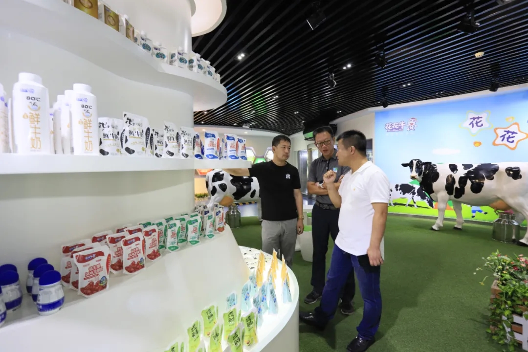 快訊 | 長江商學(xué)院智能制造學(xué)會走進(jìn)花花牛乳業(yè)集團(tuán) 快訊 | 長江商學(xué)院智能制造學(xué)會走進(jìn)花花牛乳業(yè)集團(tuán)