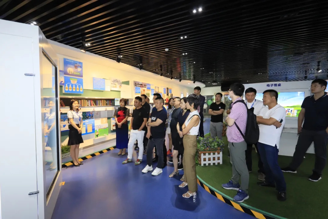 快訊 | 長江商學(xué)院智能制造學(xué)會走進(jìn)花花牛乳業(yè)集團(tuán) 快訊 | 長江商學(xué)院智能制造學(xué)會走進(jìn)花花牛乳業(yè)集團(tuán)