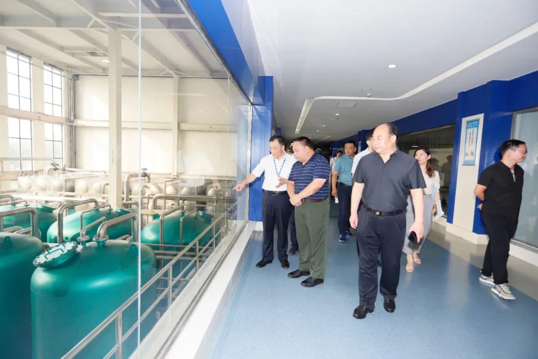 快訊 | 河南省人民政府食品安全委員會(huì)辦公室第三批食品安全示范區(qū)驗(yàn)收組領(lǐng)導(dǎo)蒞臨花花牛乳業(yè)集團(tuán)驗(yàn)收食品安全示范區(qū)建設(shè)情況 快訊 | 河南省人民政府食品安全委員會(huì)辦公室第三批食品安全示范區(qū)驗(yàn)收組領(lǐng)導(dǎo)蒞臨花花牛乳業(yè)集團(tuán)驗(yàn)收食品安全示范區(qū)建設(shè)情況