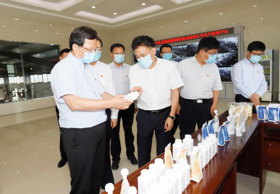 快訊 | 河南省委常委、省紀(jì)委書(shū)記、省監(jiān)委主任任正曉蒞臨花花牛乳業(yè)集團(tuán)新蔡瑞亞牧場(chǎng)調(diào)研 快訊 | 河南省委常委、省紀(jì)委書(shū)記、省監(jiān)委主任任正曉蒞臨花花牛乳業(yè)集團(tuán)新蔡瑞亞牧場(chǎng)調(diào)研