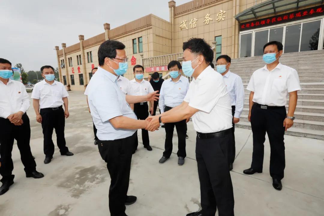 快訊 | 河南省委常委、省紀(jì)委書(shū)記、省監(jiān)委主任任正曉蒞臨花花牛乳業(yè)集團(tuán)新蔡瑞亞牧場(chǎng)調(diào)研 快訊 | 河南省委常委、省紀(jì)委書(shū)記、省監(jiān)委主任任正曉蒞臨花花牛乳業(yè)集團(tuán)新蔡瑞亞牧場(chǎng)調(diào)研