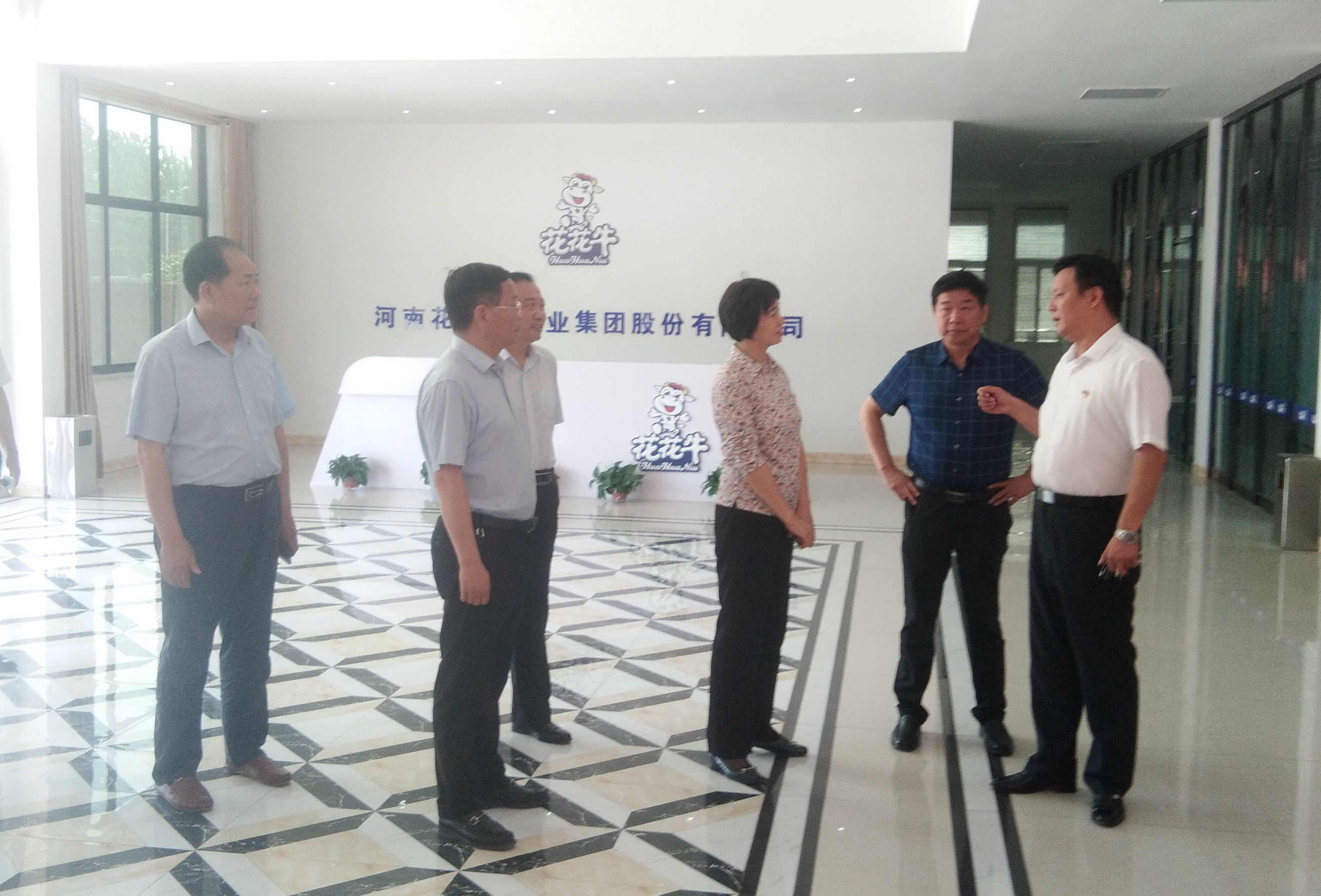 駐馬店市委常委、統戰部長姚新文 蒞臨花花牛乳業集團總部調研