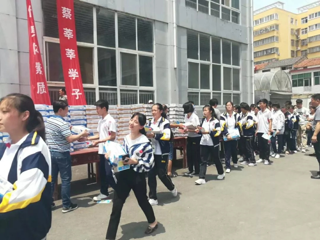 花花牛|捐助教育100萬元!做公益,我們是認真的! 花花牛|捐助教育100萬元!做公益,我們是認真的!