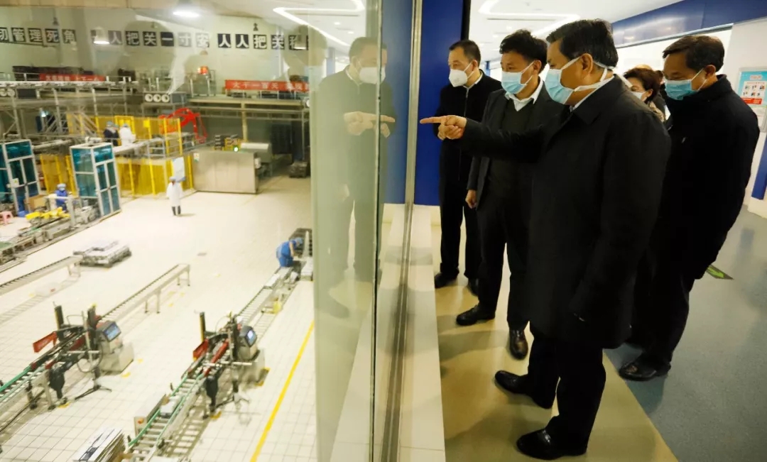 快訊丨河南省副省長武國定蒞臨花花牛乳業集團調研重點保障企業復工復產情況 快訊丨河南省副省長武國定蒞臨花花牛乳業集團調研重點保障企業復工復產情況