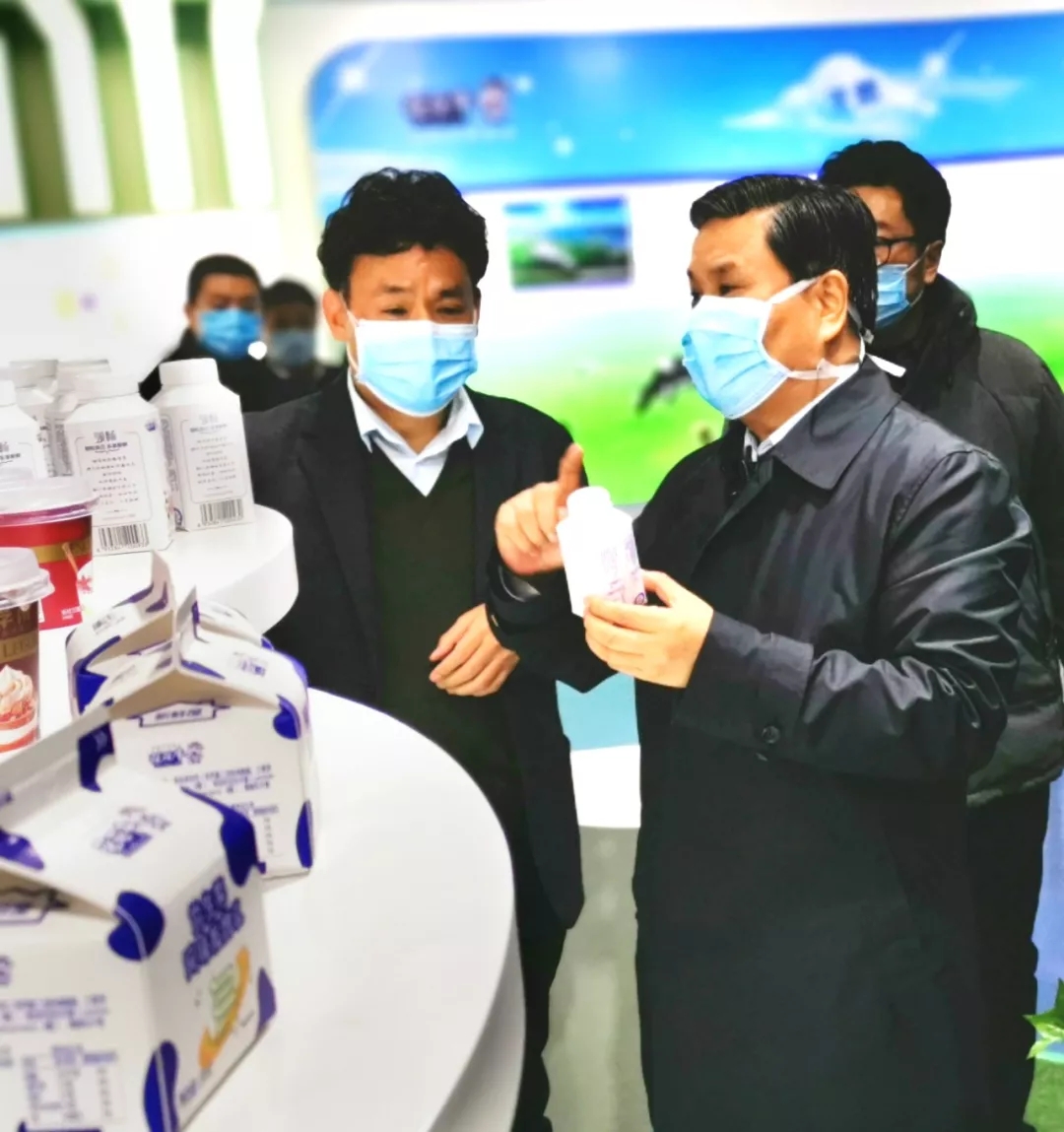 快訊丨河南省副省長武國定蒞臨花花牛乳業集團調研重點保障企業復工復產情況 快訊丨河南省副省長武國定蒞臨花花牛乳業集團調研重點保障企業復工復產情況