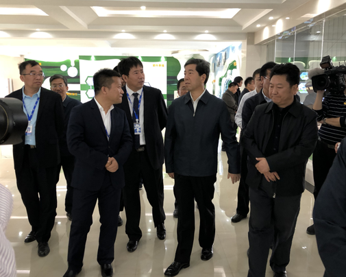 河南省委副書記、省長陳潤兒一行蒞臨 花花牛集團魯山瑞亞牧業有限公司視察調研