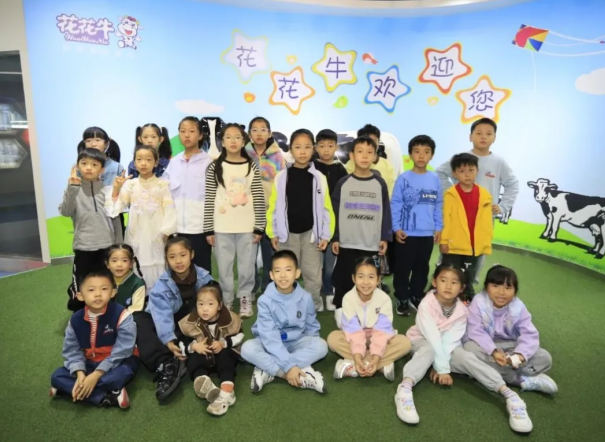 “誠信尚儉 共享食安”鄭州市食品安全宣傳周企業(yè)開放日暨食品安全兒童繪畫作品頒獎(jiǎng)儀式在花花牛成功舉辦