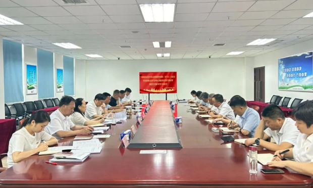 河南花花牛乳業集團黨委理論學習中心組舉行黨紀學習教育第四次集體學習研討